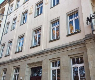 Große Dachgeschosswohnung mit Loggia in Dresden-Strehlen - Photo 3