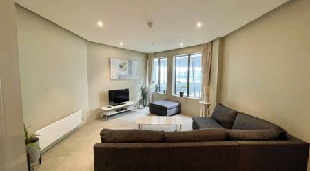 Fully Furnished 2 bedroom apartment in iconic waterfront Oriental Bay building - Photo 4