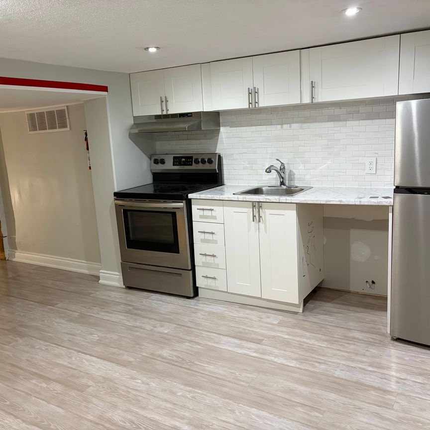 For Lease - 6 Sussex Avenue, Brantford, Ontario - Photo 1