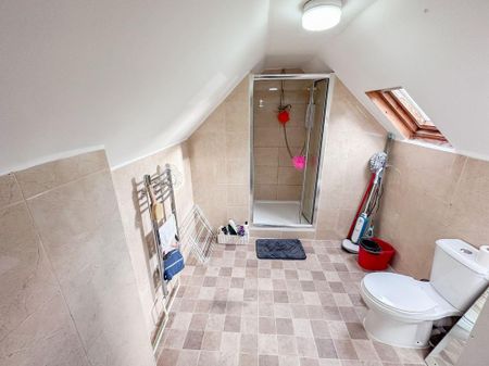 1 bedroom in a house share to rent - Photo 5