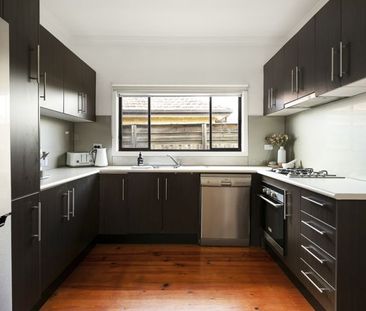 2 Selola Court, FAWKNER - Photo 1