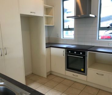 2 Level - 2 Bedroom Apartment - 2 carparks - Photo 6