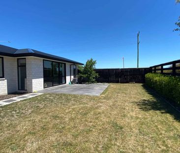 Ideal Family Living with Space to Grow - Photo 2