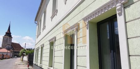 Casa,vila complet renovată central Sanpetru Brasov - Fotografie 3