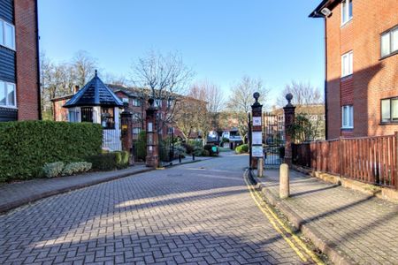 Great Heathmead, Stamford House Great Heathmead, RH16 - Photo 3