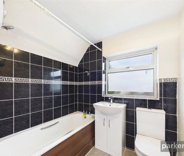 3 bedroom detached house to rent - Photo 4
