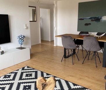 Helle 2,5 Zimmer Wohnung mit Einbauküche und Tageslichtbad - Photo 1