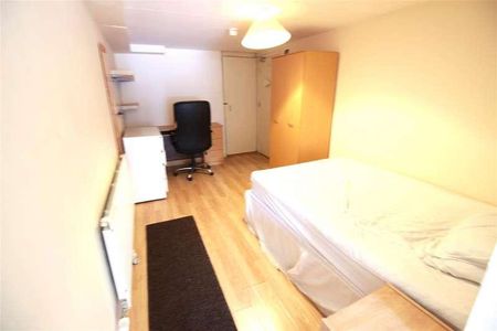 Barchester Close, Cowley, Middlesex, UB8 - Photo 2