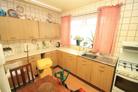 2 bedroom semi-detached house to rent - Photo 5