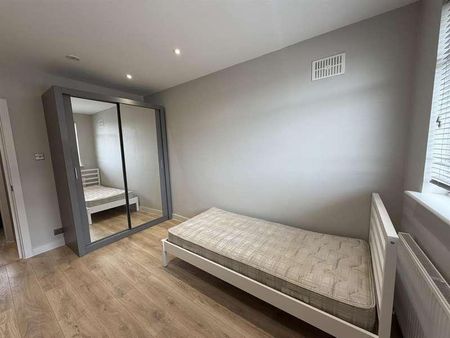 Cool Oak Lane, Colindale, London, NW9 - Photo 4