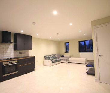 1 bedroom coach house to rent - Photo 4