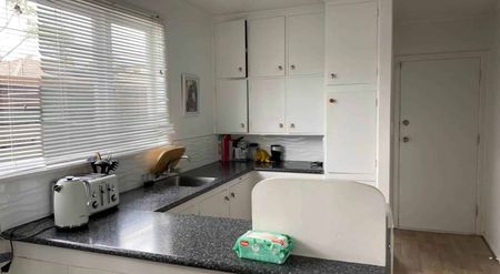 Safe & Secure - Photo 4