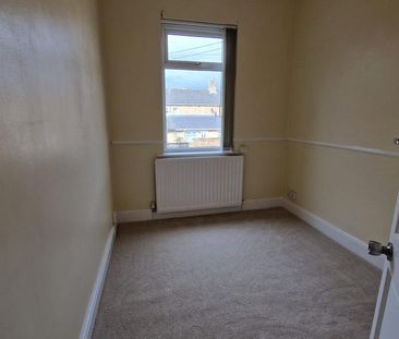3 bedroom flat to rent - Photo 3