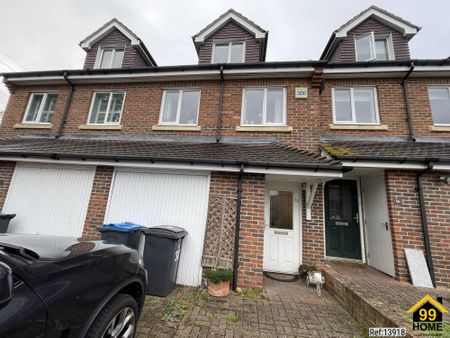 3 bed Terraced in Burford Road , Worcester Park, KT4 7SU - Photo 3