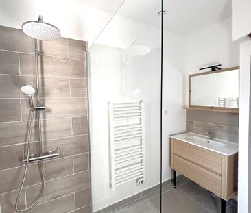 Location Maison 4 pièces 74m² ROQUEFORT 13830 - Photo 2