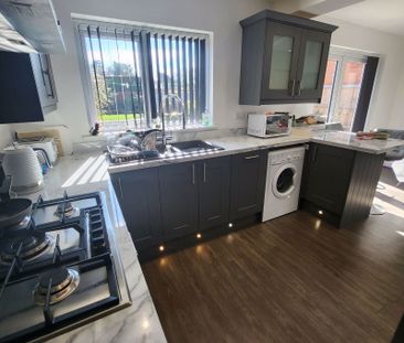 Holcroft Road, Kingswinford - Photo 2