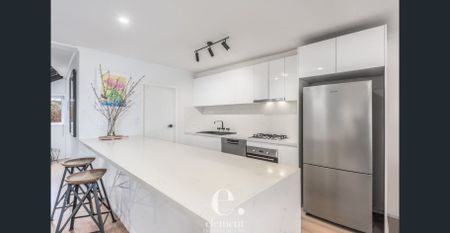 Modern Townhouse Living in the Heart of East Geelong - Photo 4