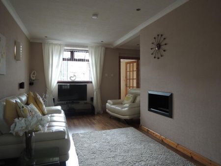 3 bedroom semi-detached house to rent - Photo 2