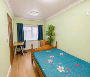 4 bedroom House To Let Total Size: 1238 SQ FT - Photo 1