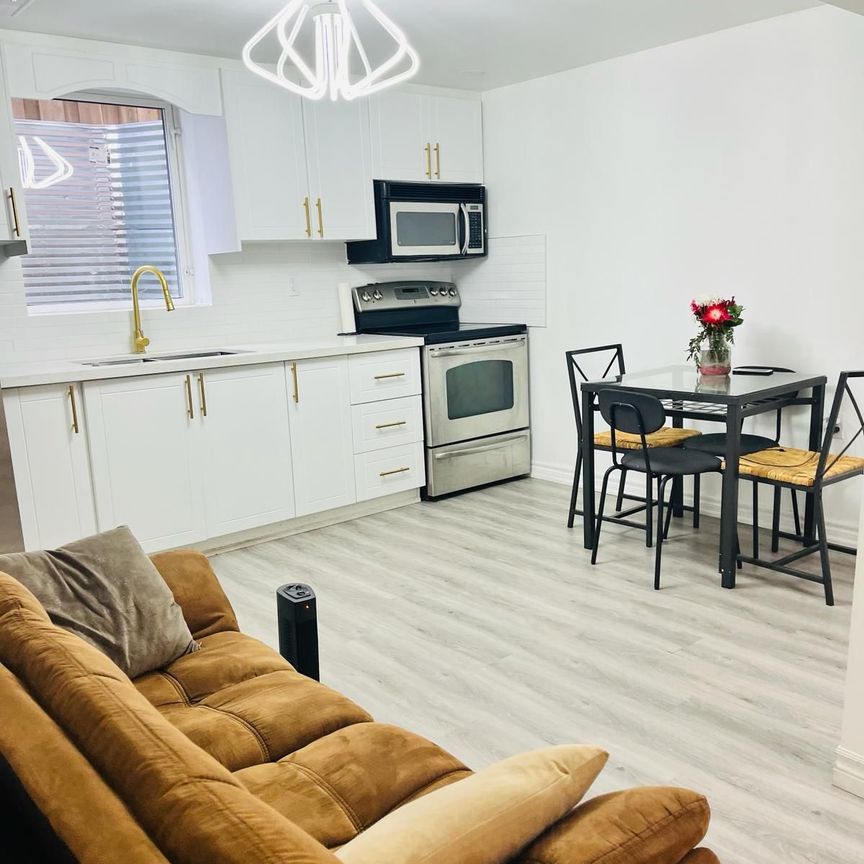 For Lease - 5044 Guildwood Way Unit# Basement, Mississauga, Ontario - Photo 1