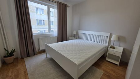 Apartment for Rent in Cluj-Napoca, right in the center of town, spatious and in a quiet area, consisting of bedroom, living room, separate kitchen and bathroom. - Fotografie 2