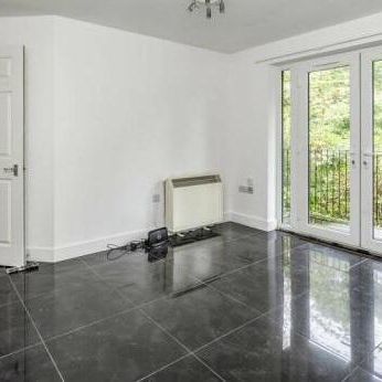 4 bedroom flat to rent - Photo 1