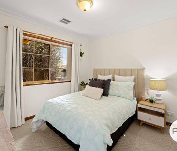 CLASSIC RED BRICK TOWNHOUSE - Photo 4