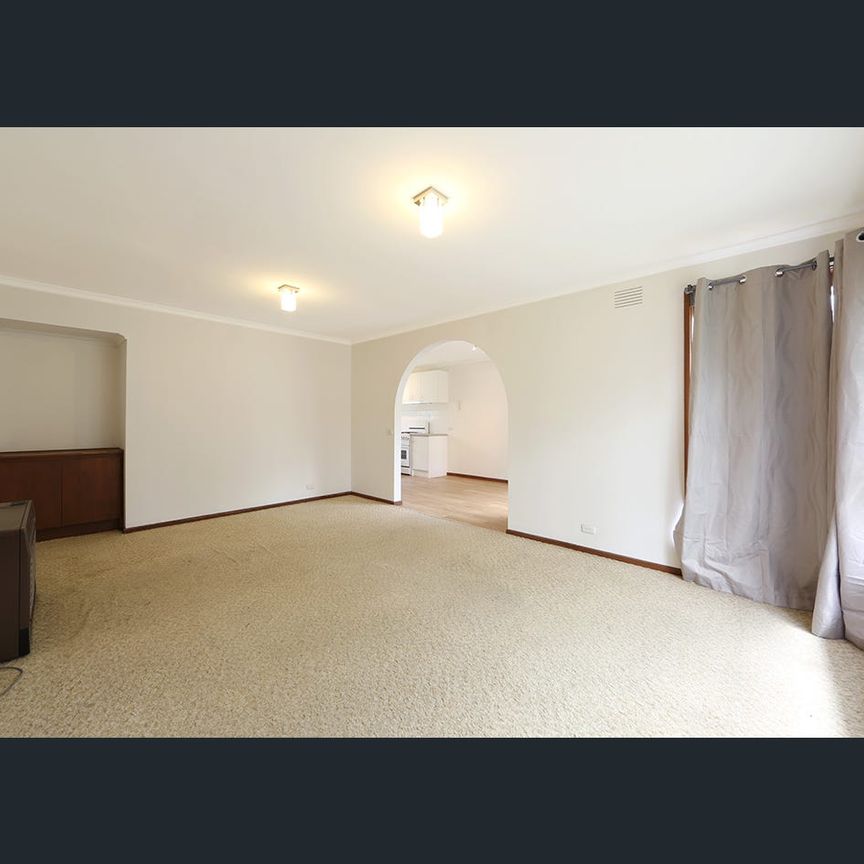 Perfect Starter or Family Home – 3 Beds in Boronia! - Photo 1