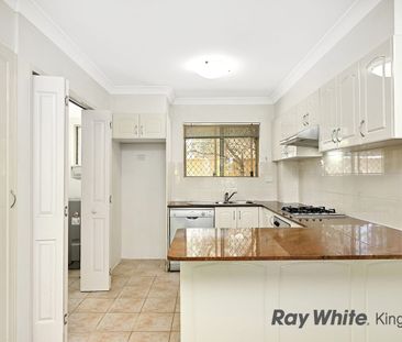Spacious Two-Bedroom Apartment in Prime Kensington Location - Photo 4