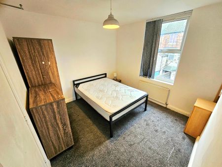Room 2, 2 Carrill Grove, Manchester, M19 - Photo 3