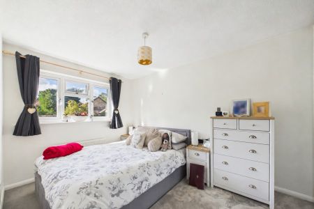 Corbett Drive, Lightwater, Surrey , GU18 - Photo 2