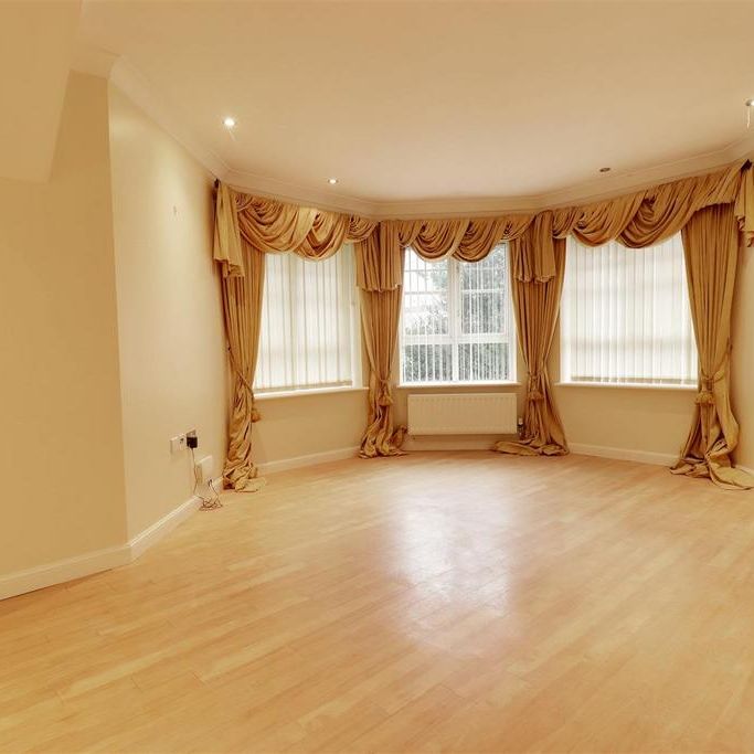 3 bedroom flat to rent - Photo 1