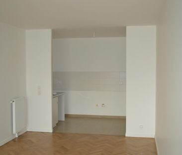 location Appartement F3 DE 60.5m² À VELIZY-VILLACOUBLAY - Photo 3