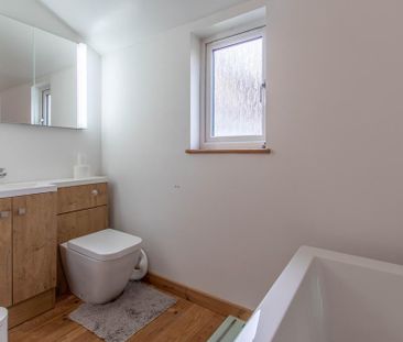 4 bedroom semi-detached house to rent - Photo 4