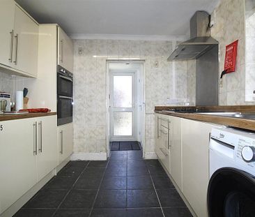 1 bedroom in a house share to rent - Photo 5