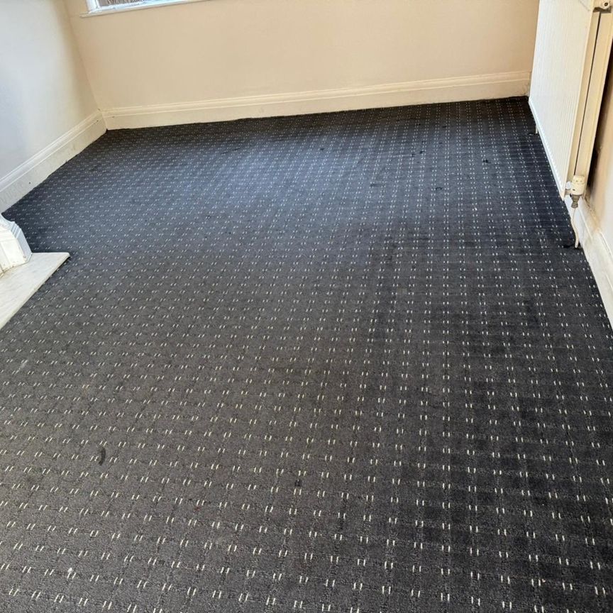 3 Bed Detached House, Lily Lane, M9 - Photo 1