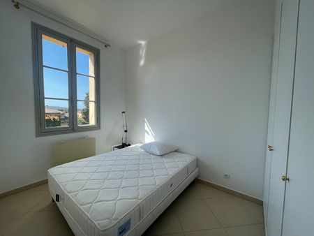 AIX EN PROVENCE - T 4 DUPLEX MEUBLE + DOUBLE BOX - CENTRE VILLE - RARE A LA LOCATION - Photo 2