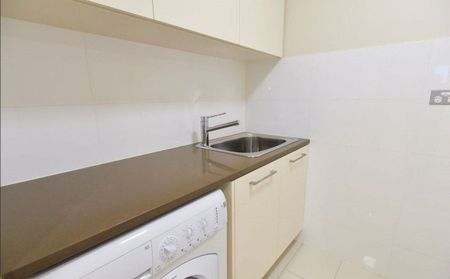 STYLISH FURNISHED APARTMENT WITH STUNNING HARBOUR VIEWS - Photo 2