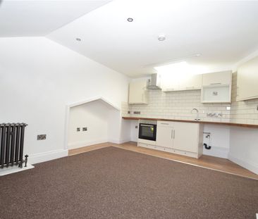 2 bed apartment to rent in Royal Crescent, Scarborough, YO11 - Photo 3