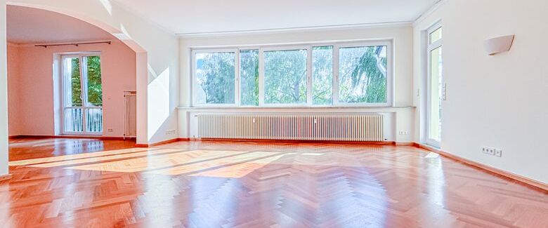 Wunderschöne, großzügig geschnittene 4-Zimmer Wohnung mit Sonnenbalkon - Photo 1