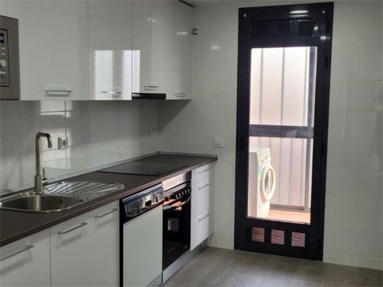 Piso de alquiler en Calle de la República Eslovaca, 9, Arcos - Photo 1