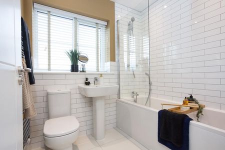 3 bedroom semi-detached house to rent - Photo 2