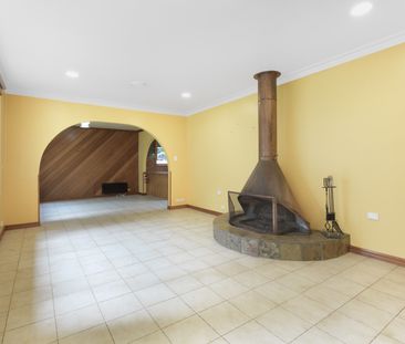 Leaf the Hustle Behind - A Home Amongst the Gum Trees! - Photo 2