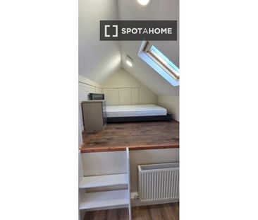 Room in shared apartment for rent in Inns Quay, Dublin - Photo 2