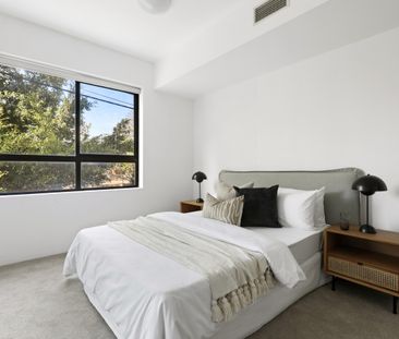 Contemporary One-Bedroom Apartment in Regent Hall - Chippendale - Photo 6