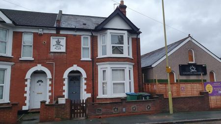 3 bedroom semi-detached house to rent - Photo 3