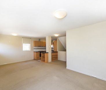 Spacious 2-Bedroom Apartment in Great Location - Photo 3