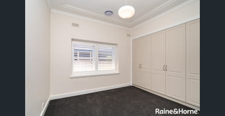 FULLY RENOVATED CENTRAL HOME - Photo 4