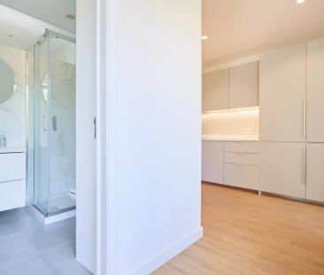 Room in a shared 4-bedroom apartment for rent in Lisbon. - Photo 3