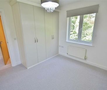 3 bedroom end of terrace house to rent - Photo 2